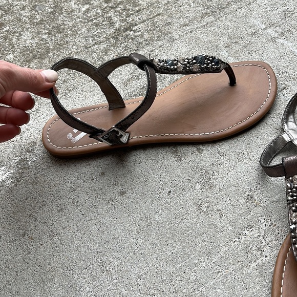 Report flats - Picture 2 of 4